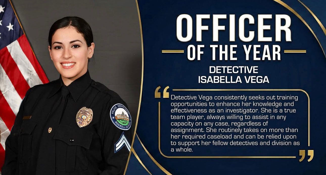 DETECTIVE ISABELLA VEGA ES RECONOCIDA COMO “OFICIAL DEL AÑO 2025” EN LA POLICÍA DE ROSWELL